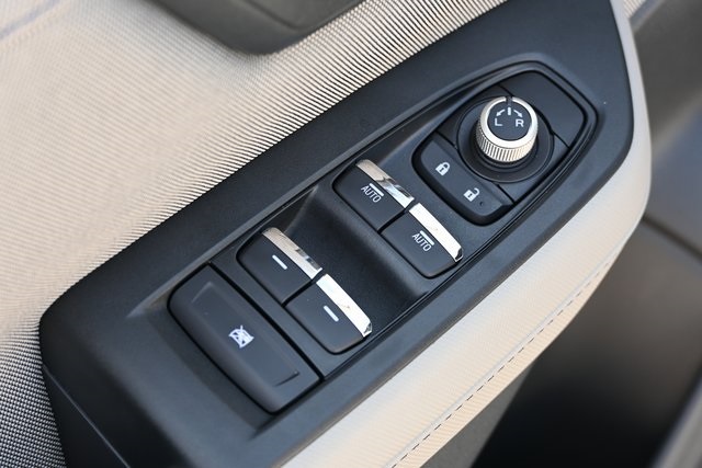 2025 Subaru Forester Premium photo 17