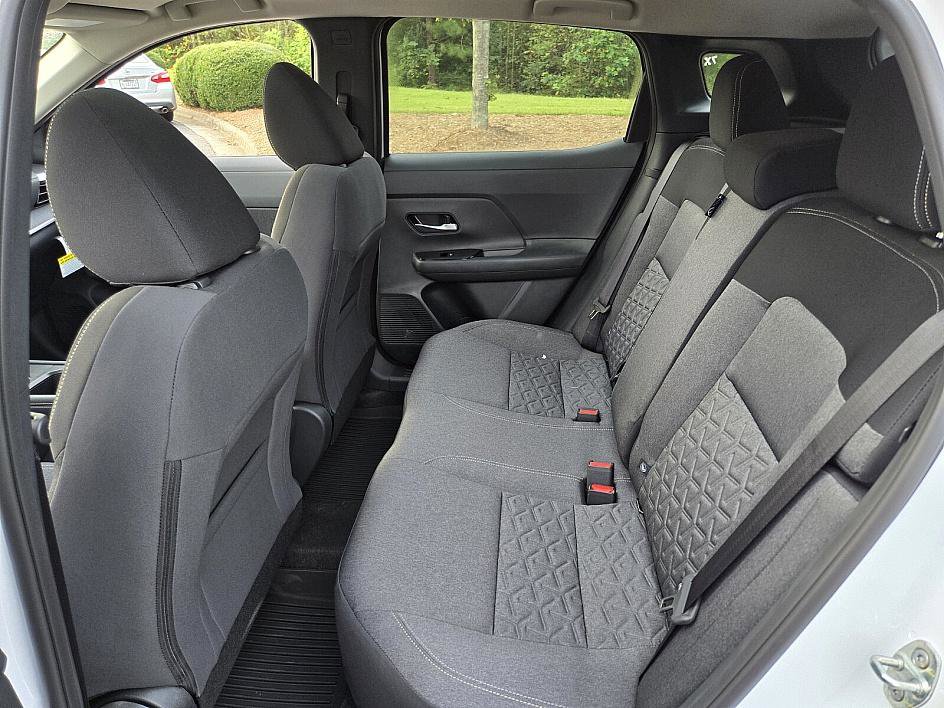 2025 Nissan Kicks SV photo 9