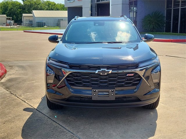 2025 Chevrolet Trax photo 2