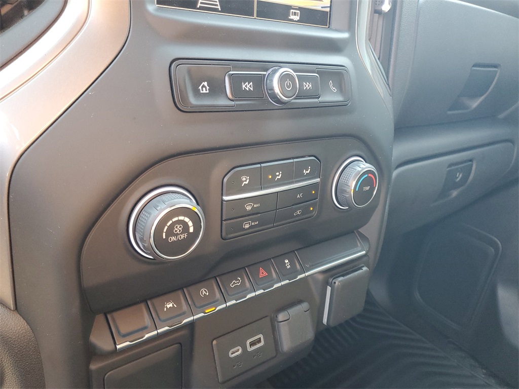 2022 Chevrolet Silverado 1500 Custom photo 19