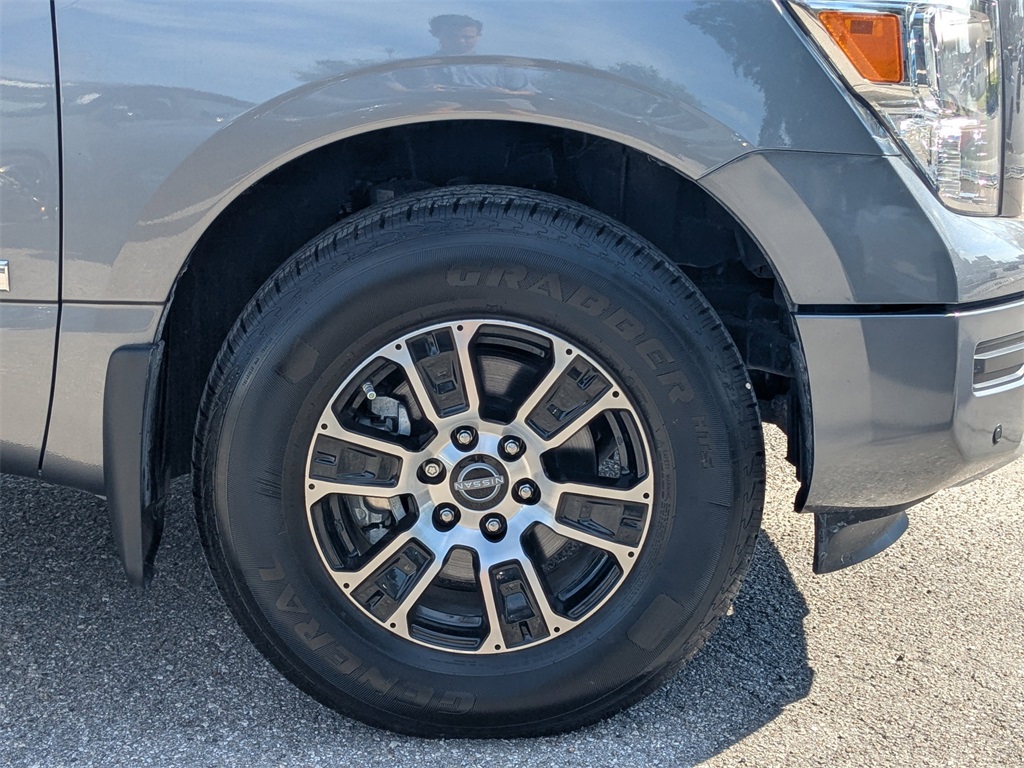 2024 Nissan Titan SV photo 11