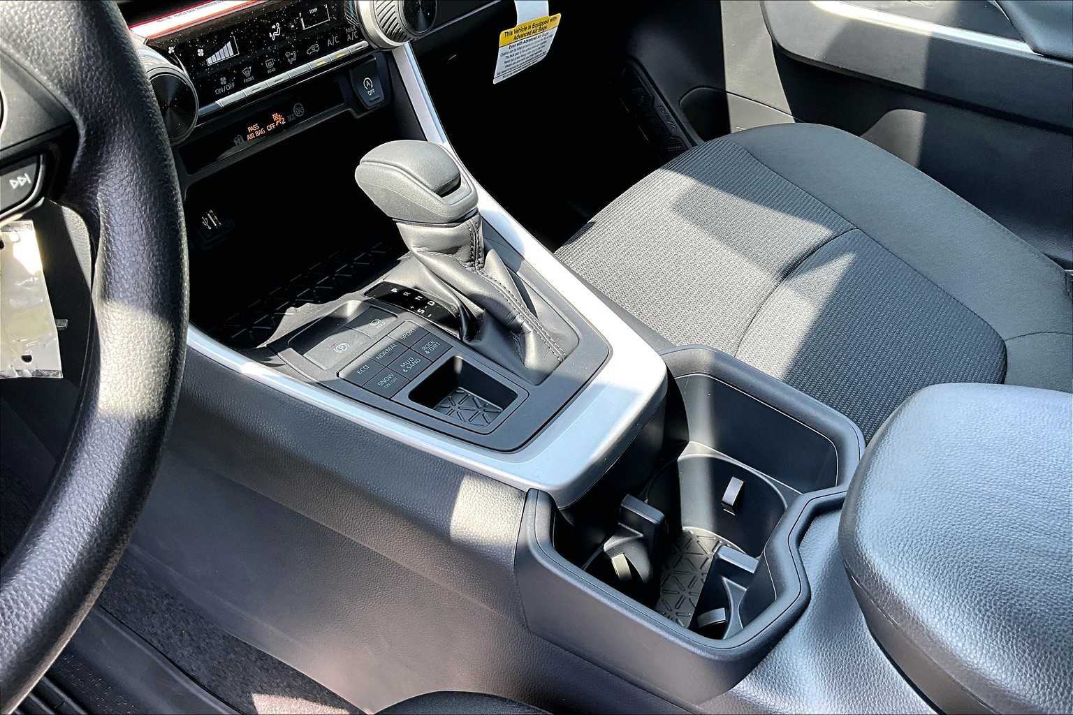 2025 Toyota RAV4 LE photo 7