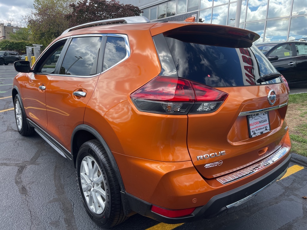 2019 Nissan Rogue SV photo 3
