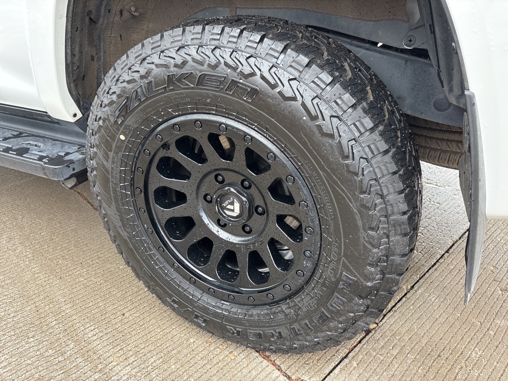 2024 Toyota 4Runner SR5 photo 8