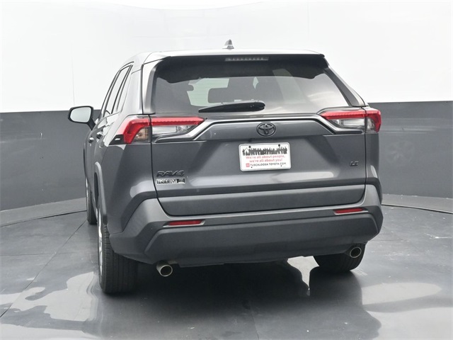 2023 Toyota RAV4 LE photo 3