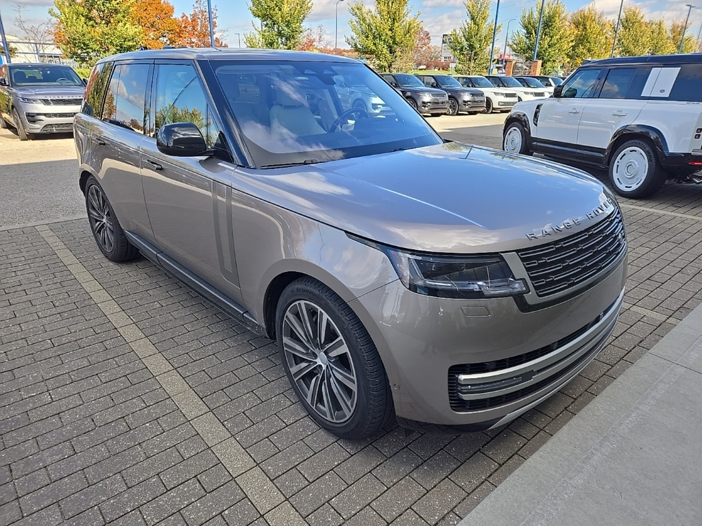 2023 Land Rover Range Rover SE photo 4