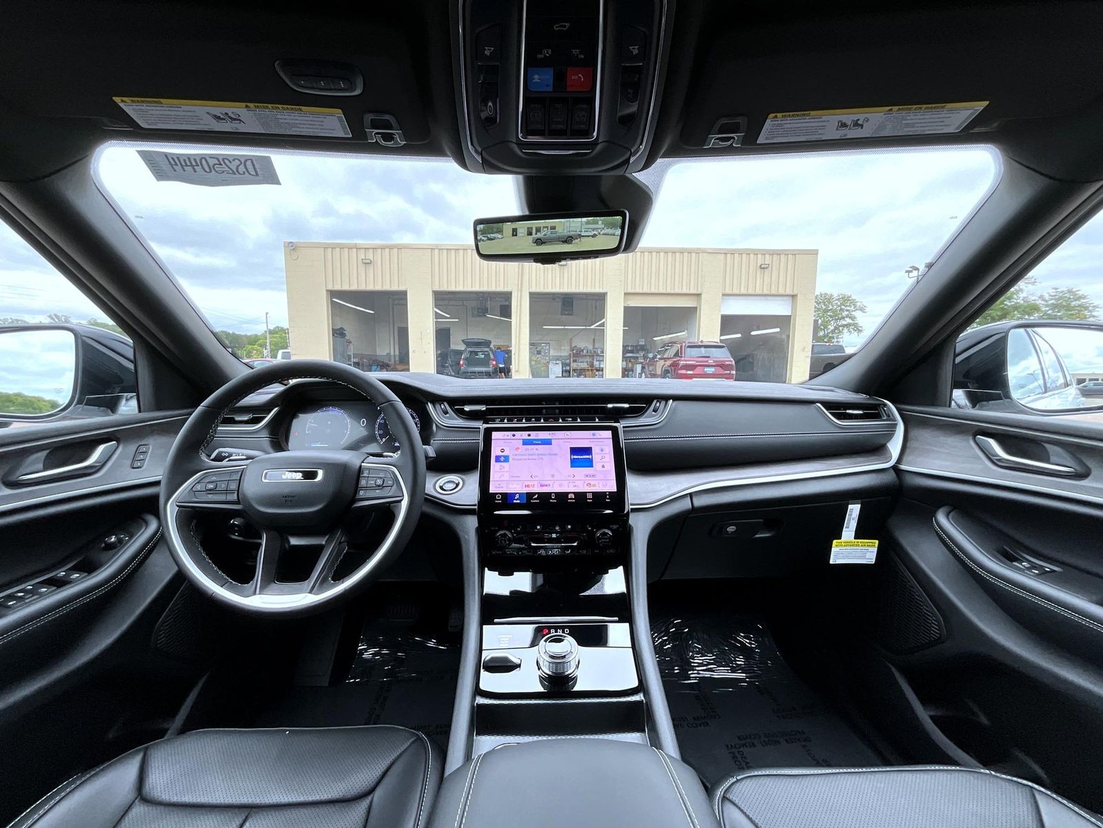 2025 Jeep Grand Cherokee Limited photo 10