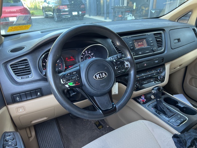2016 Kia Sedona LX photo 10