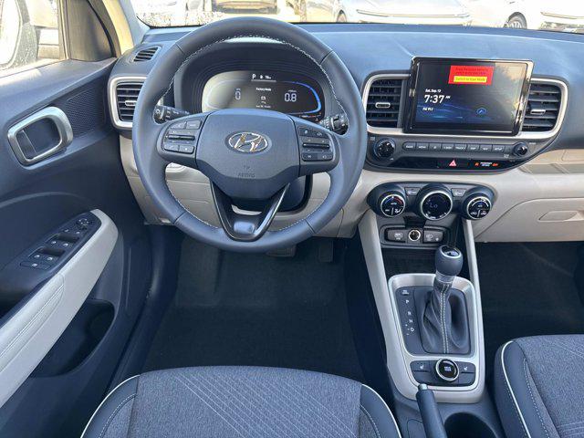 2025 Hyundai Venue SEL Limited photo 18