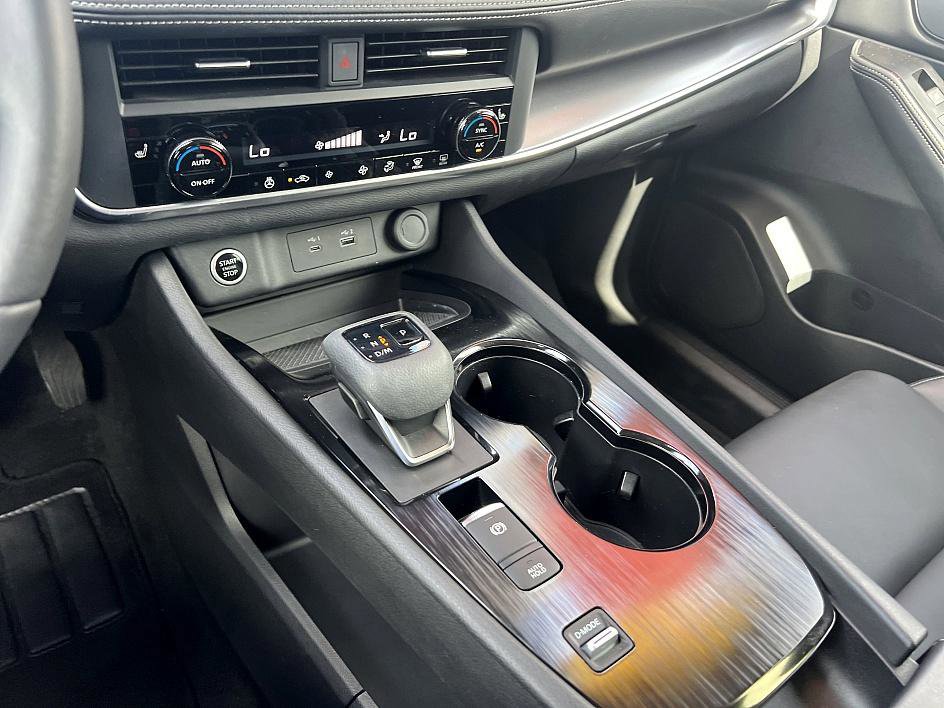 2023 Nissan Rogue SV photo 23