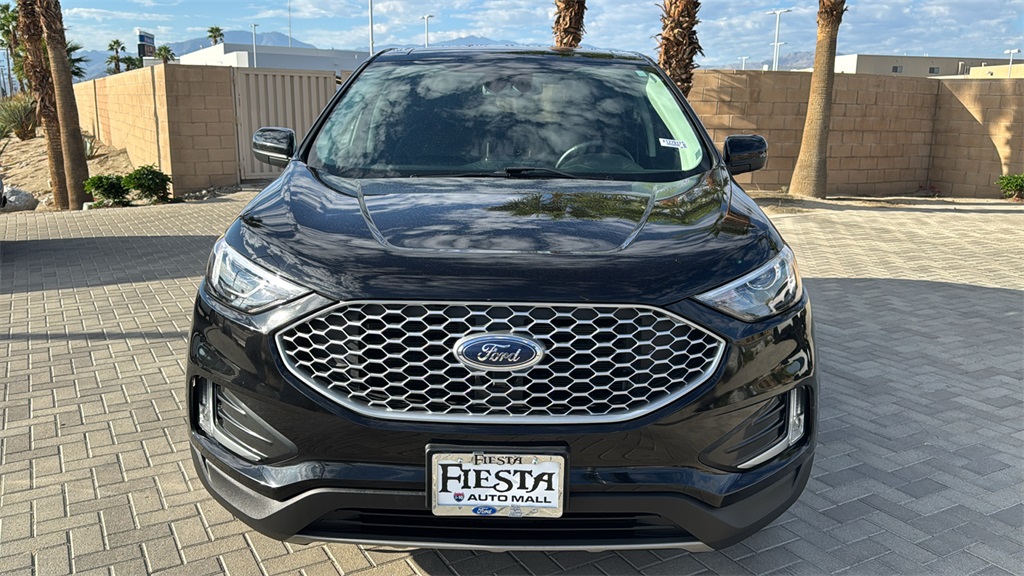 2023 Ford Edge SEL photo 2
