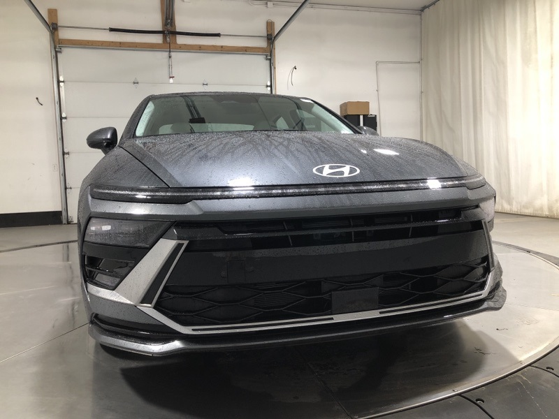 2024 Hyundai Sonata Hybrid SEL photo 2