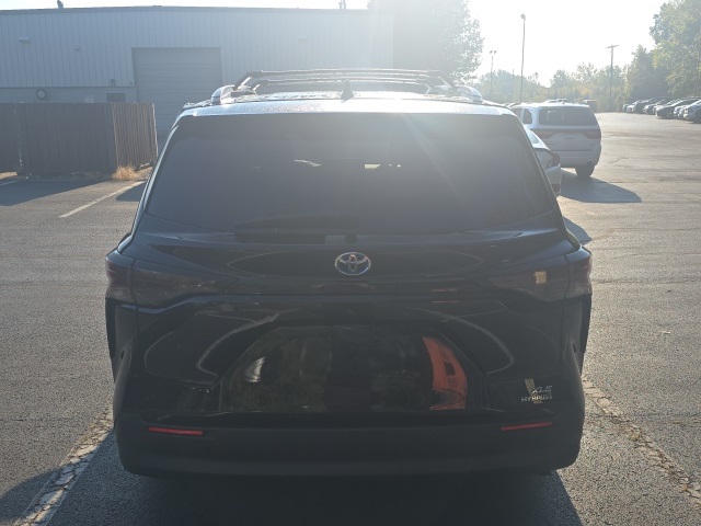 2024 Toyota Sienna XLE photo 7