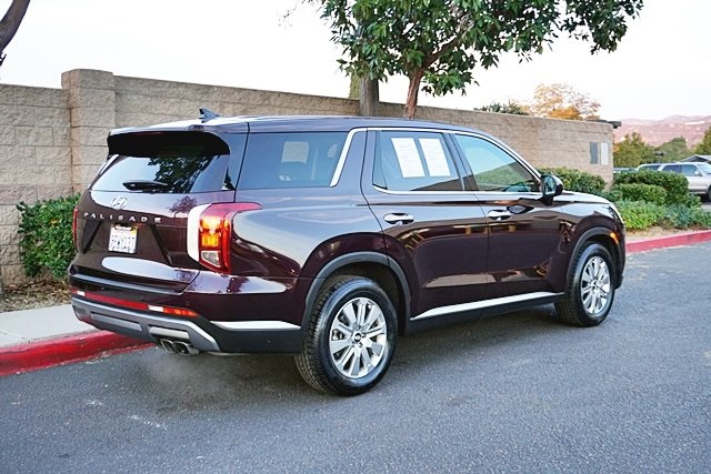 Used 2023 Red Hyundai SE image 7