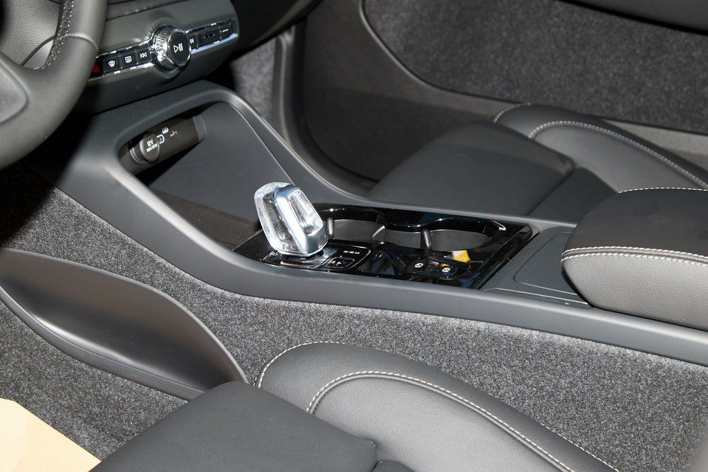 2026 VOLVO XC40 - Image 15