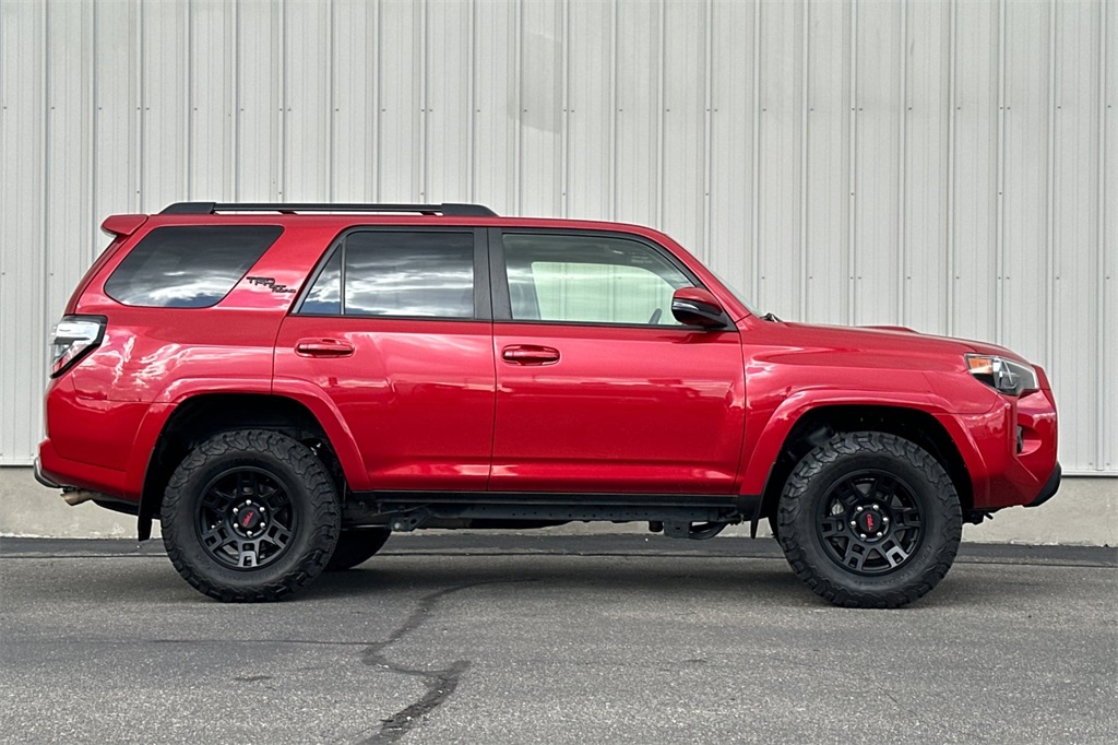 2023 Toyota 4Runner TRD Off-Road Premium photo 3