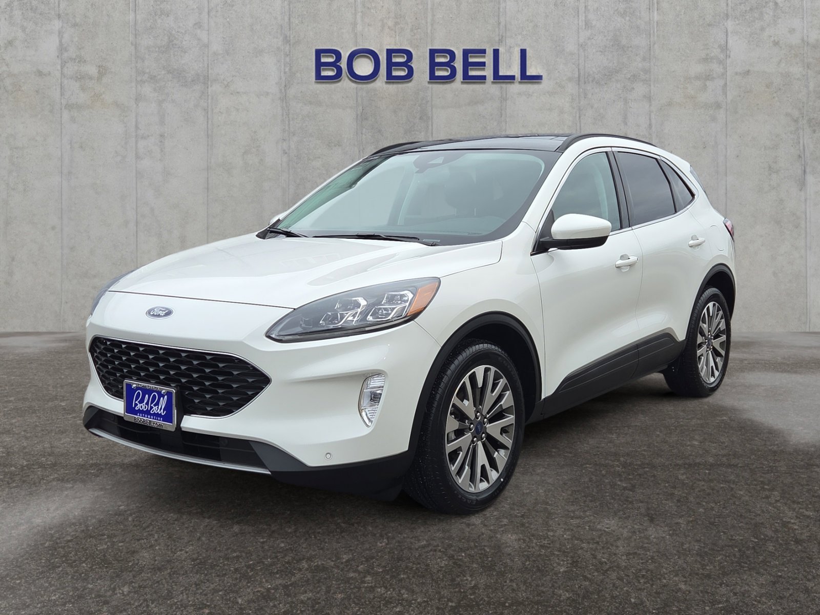 2022 Ford Escape Titanium's photo