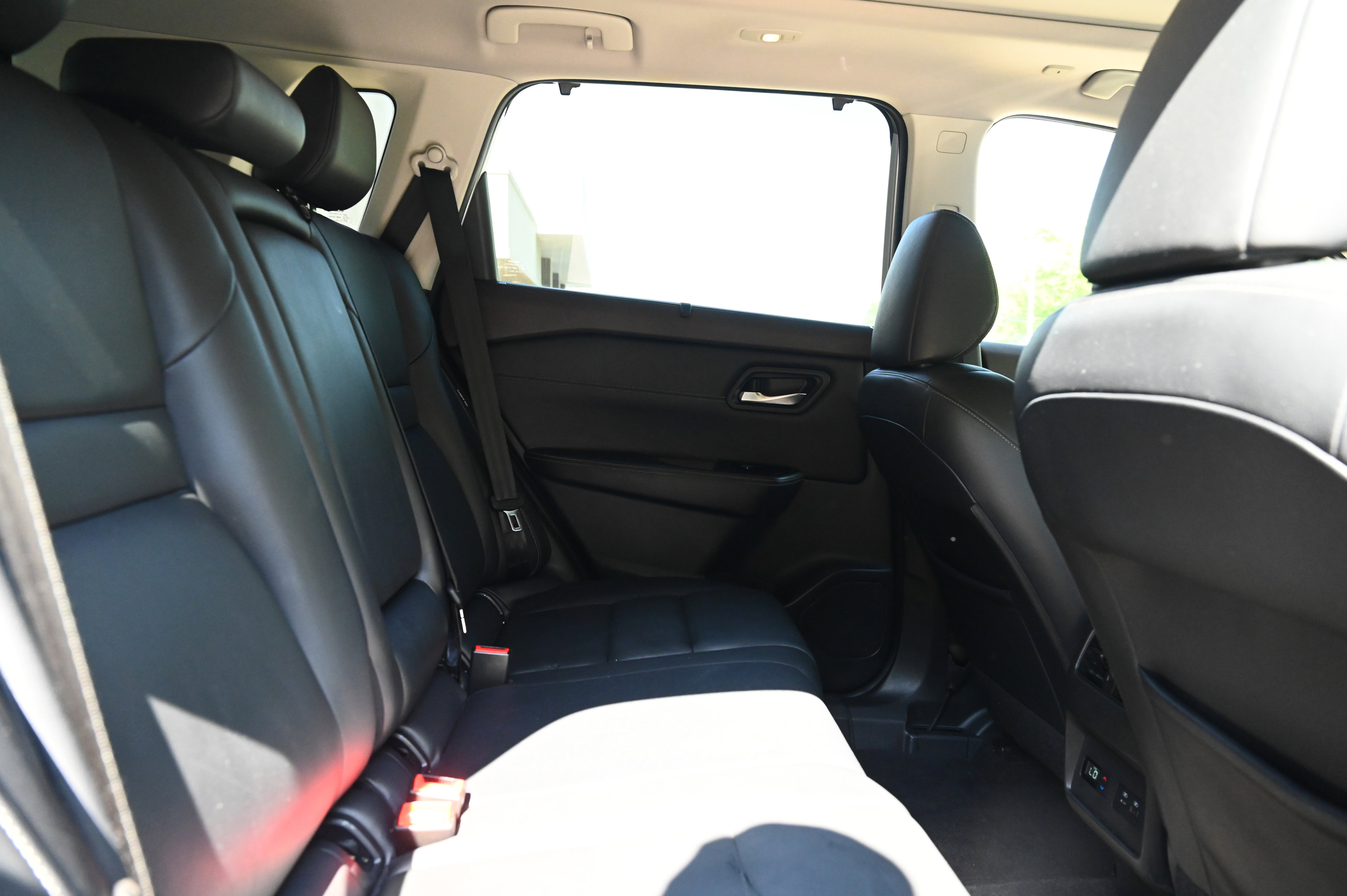 2022 Nissan Rogue SL photo 34