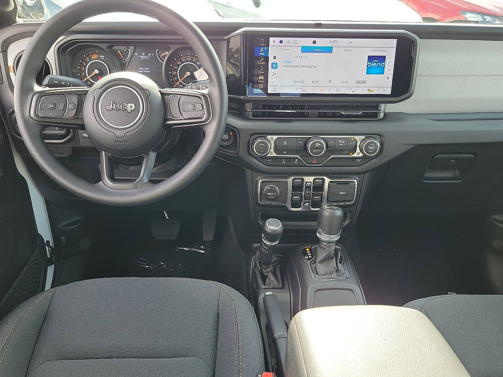 2025 Jeep Wrangler photo 4