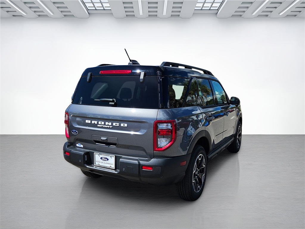 2025 Ford Bronco Sport Outer Banks photo 2