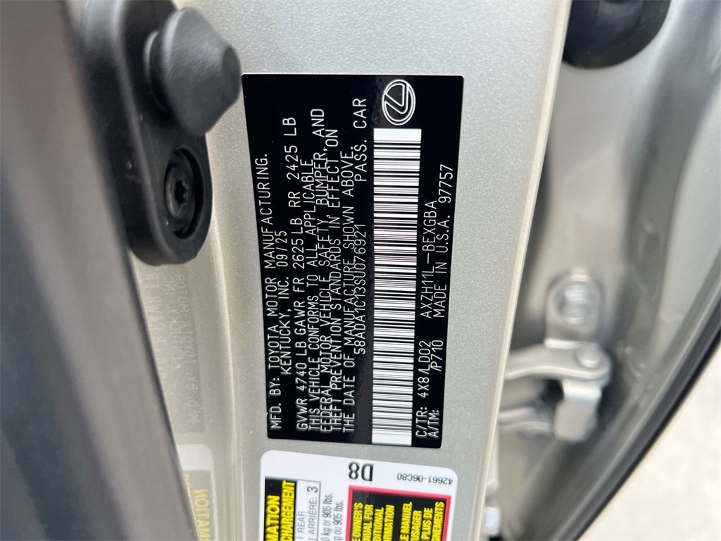 2025 Lexus ES 300h photo 21
