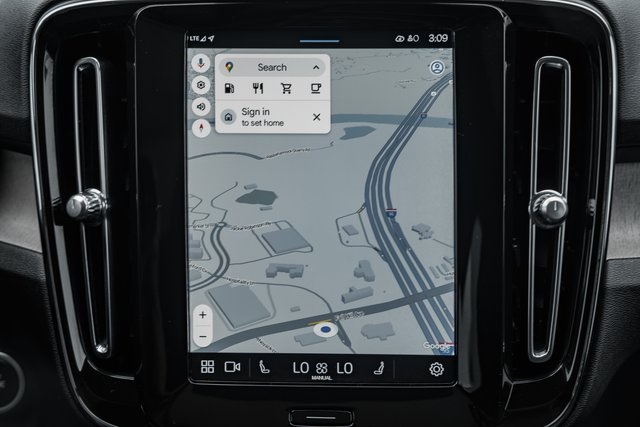2024 Volvo XC40 Plus photo 18