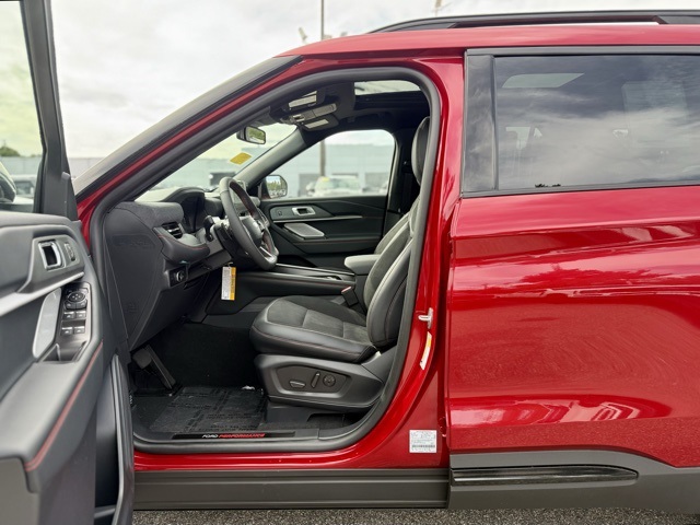 2025 Ford Explorer ST photo 10