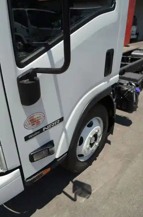 2024 Isuzu NRR Standard photo 3