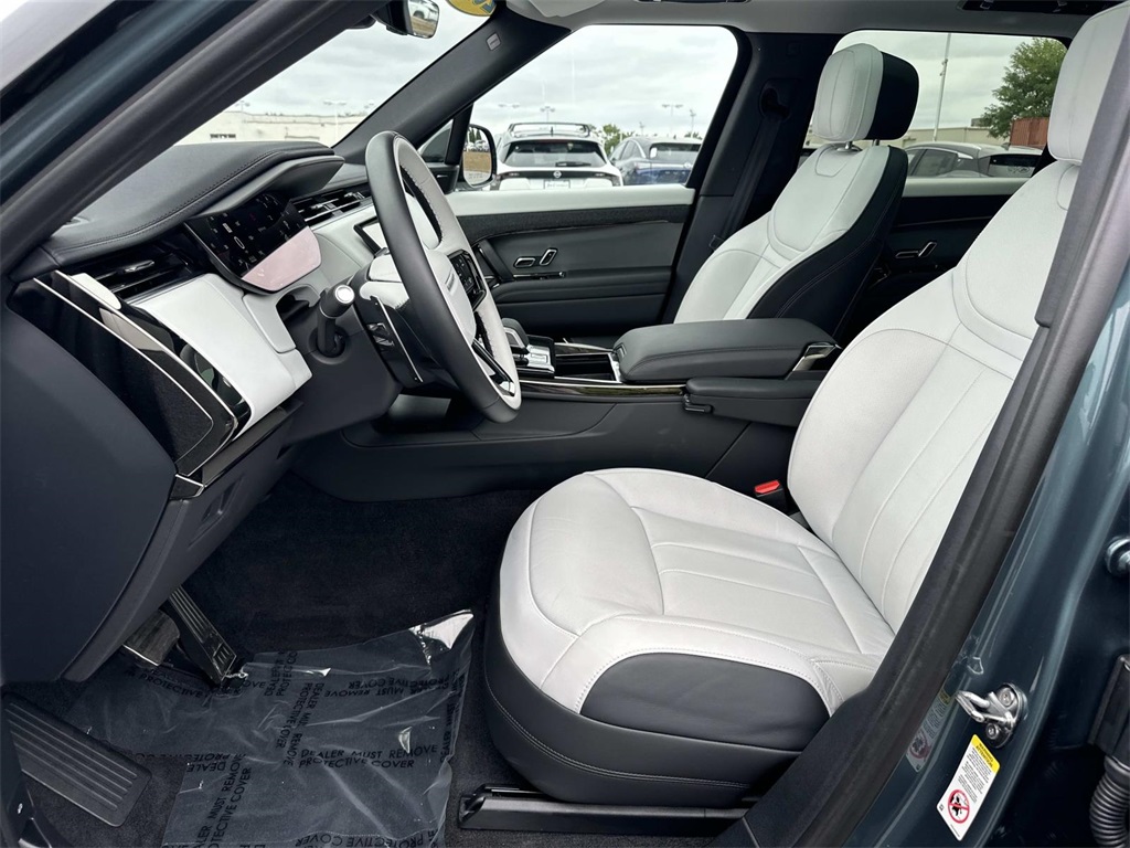 2025 Land Rover Range Rover Sport SE photo 13