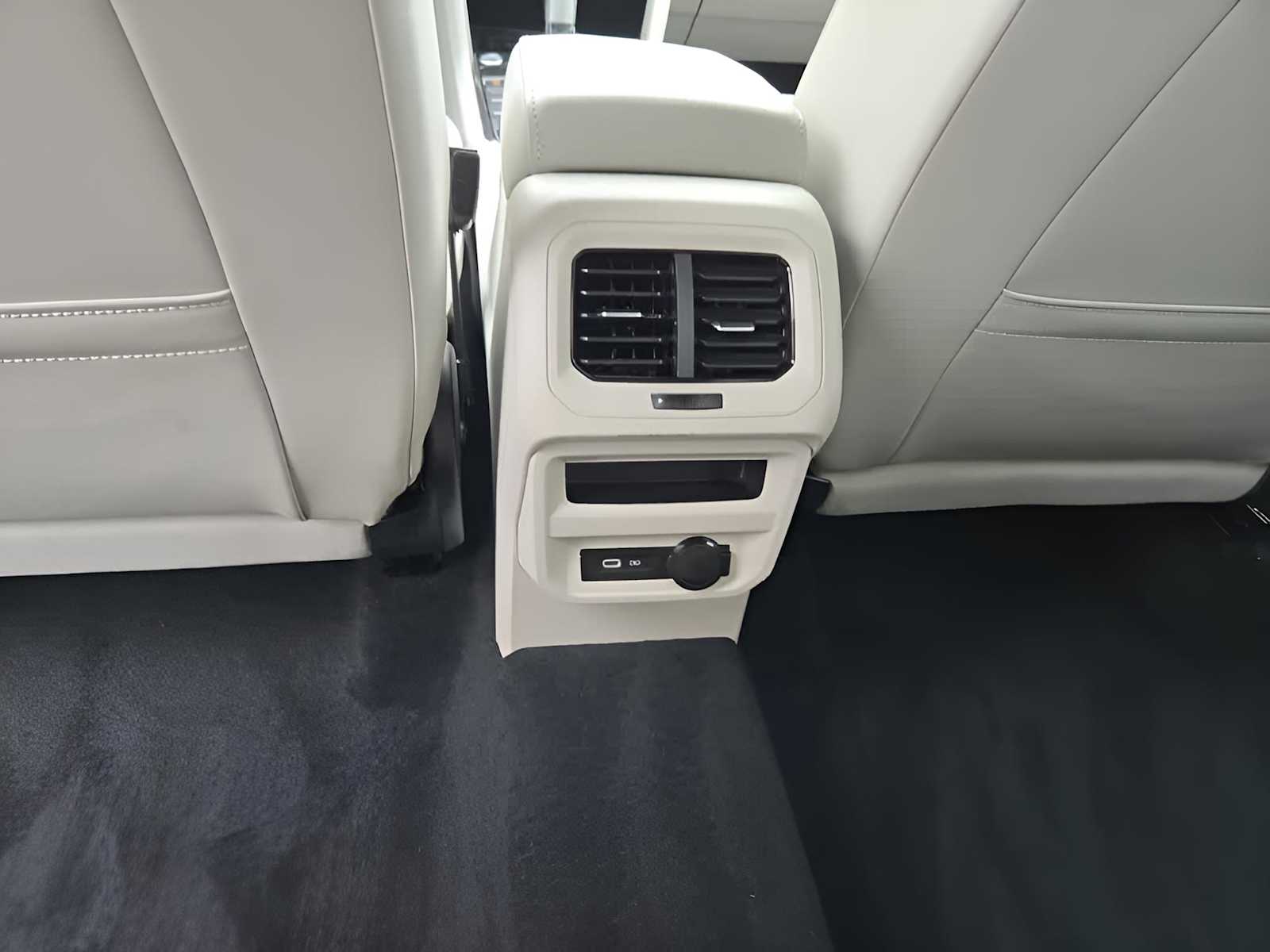 2023 Volkswagen Tiguan SE R-Line Black photo 30