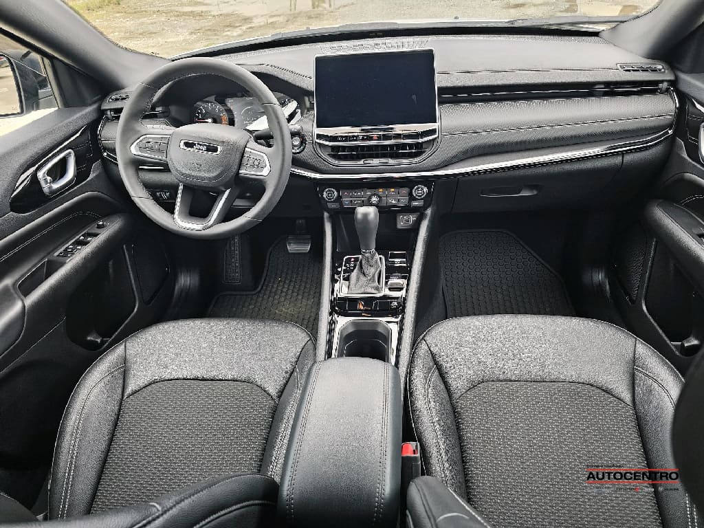 2024 Jeep Compass North Edition Latitude photo 3