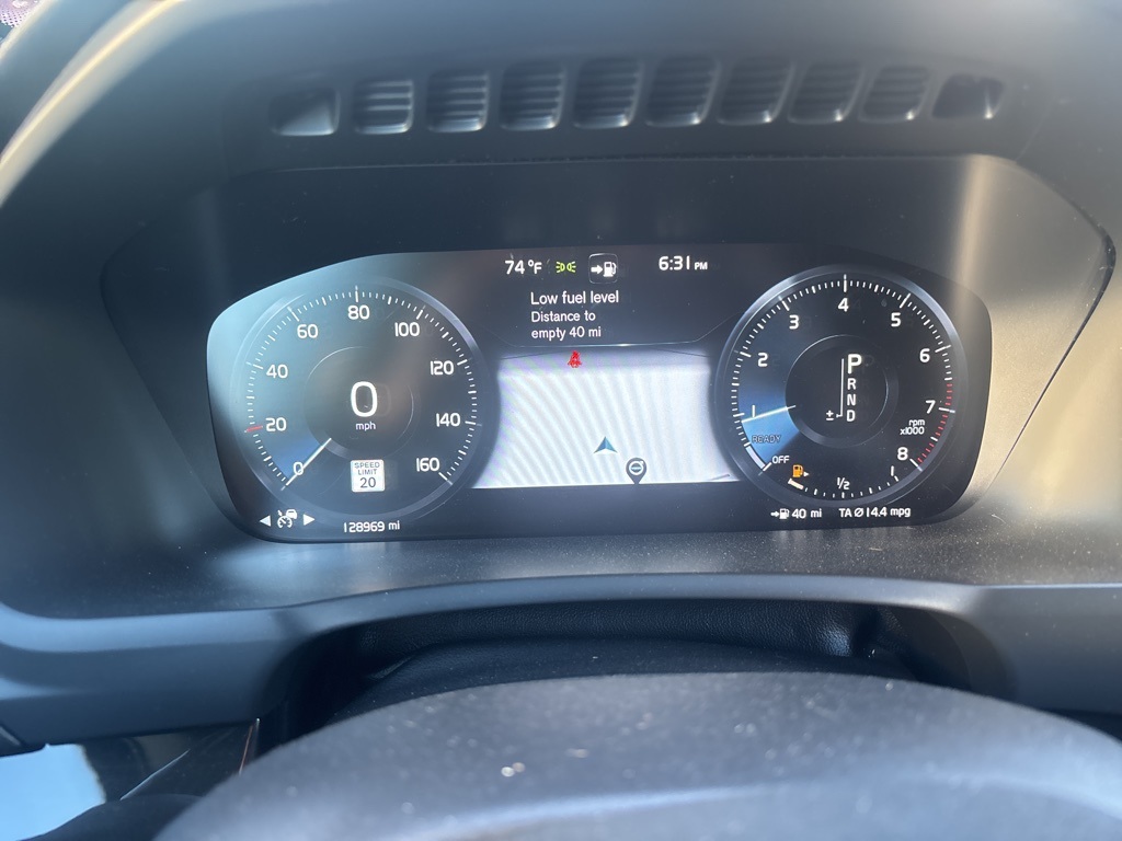 2018 Volvo XC90 T6 Momentum photo 4