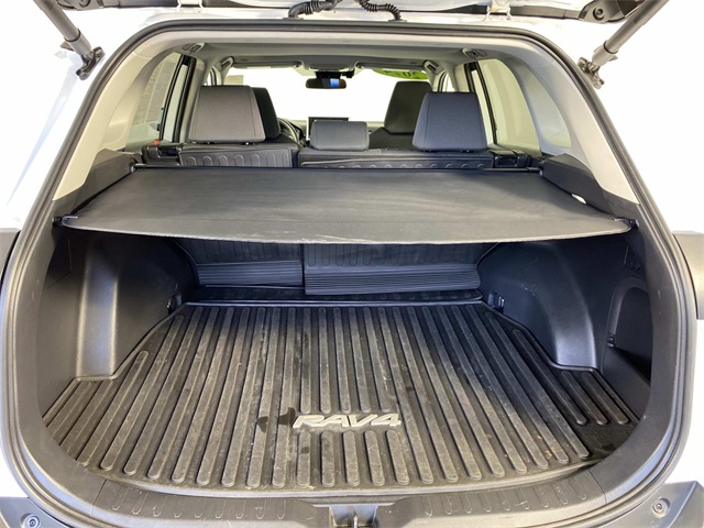 2024 Toyota RAV4 Hybrid XLE photo 6
