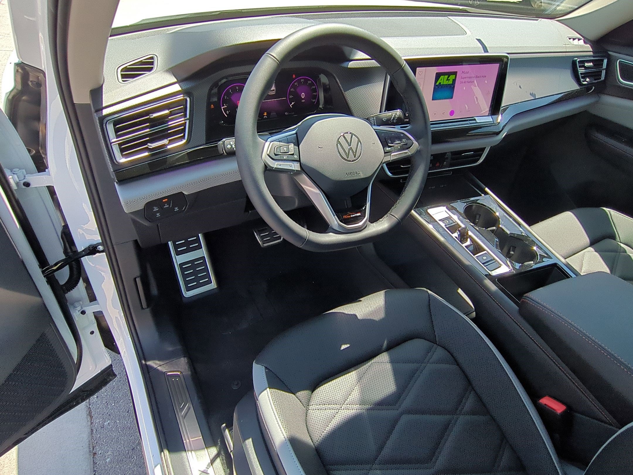 2025 Volkswagen Atlas Peak Edition SE photo 8