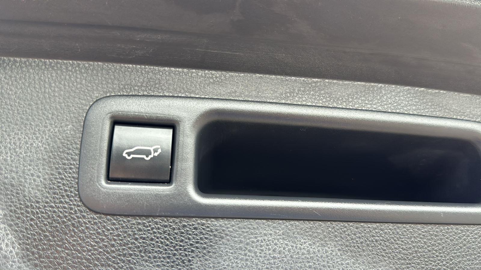 2023 Toyota Highlander Hybrid LE photo 28