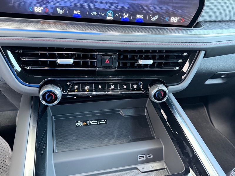 2025 Chevrolet Suburban RST photo 10