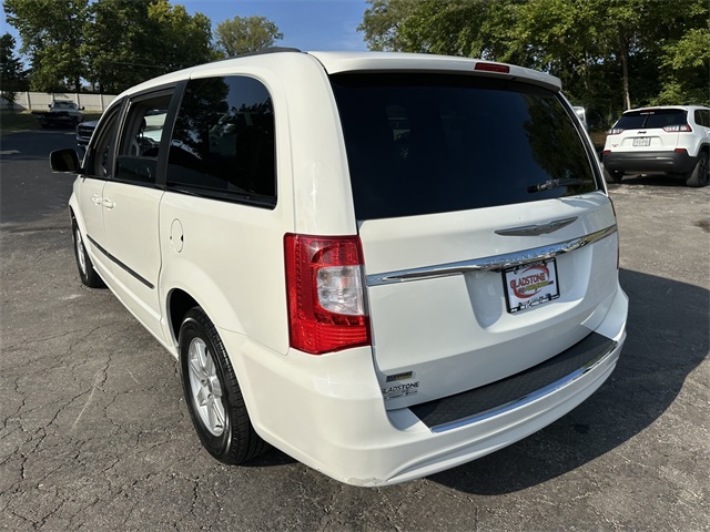 2012 Chrysler Town & Country Touring photo 8