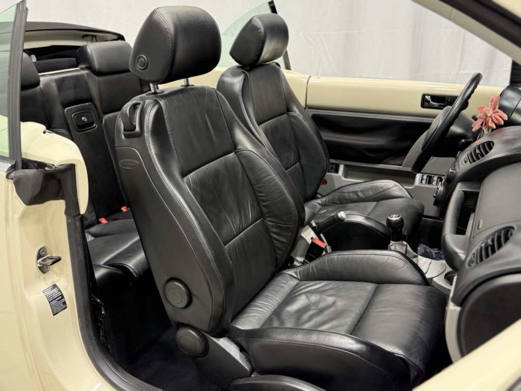 2005 Volkswagen Beetle Convertible GLS photo 16