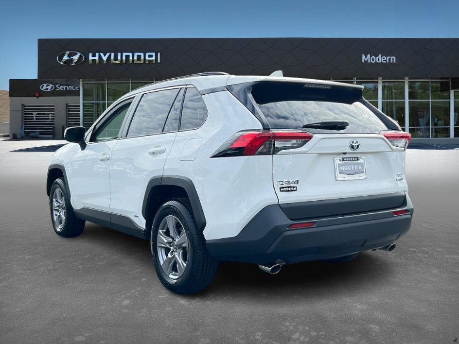 2022 Toyota RAV4 Hybrid XLE photo 4