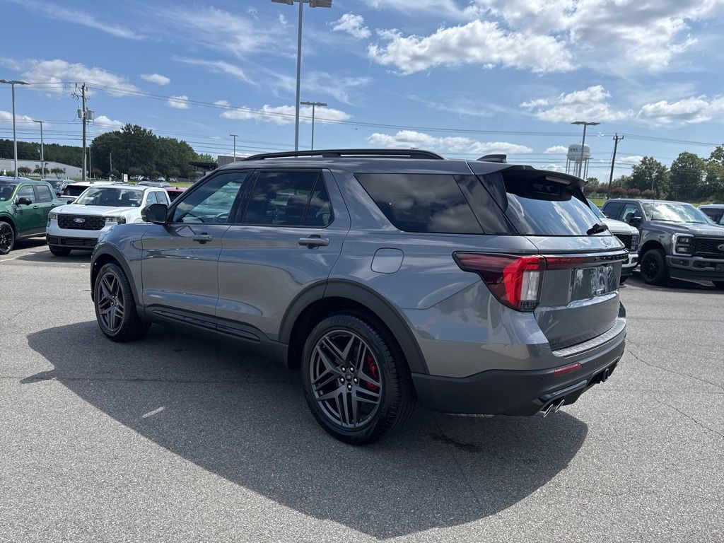2025 Ford Explorer ST photo 5