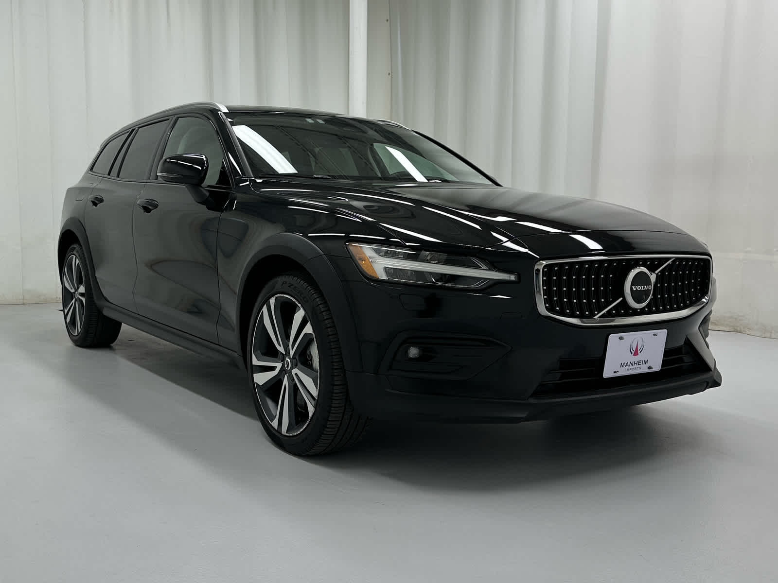 2023 Volvo V60 Cross Country Plus's photo