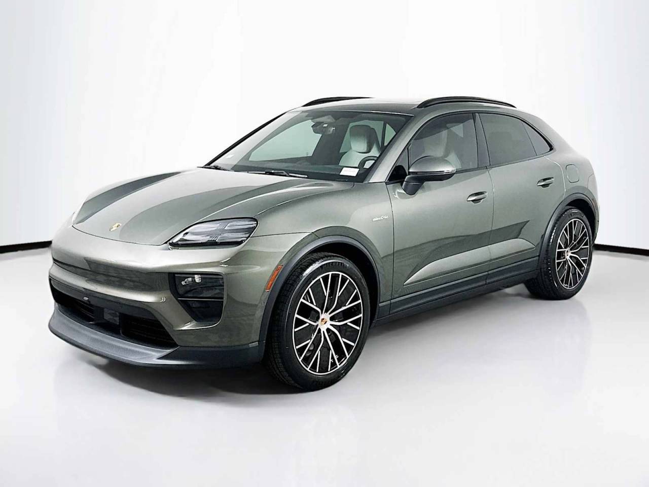 2025 Porsche Macan Base's photo