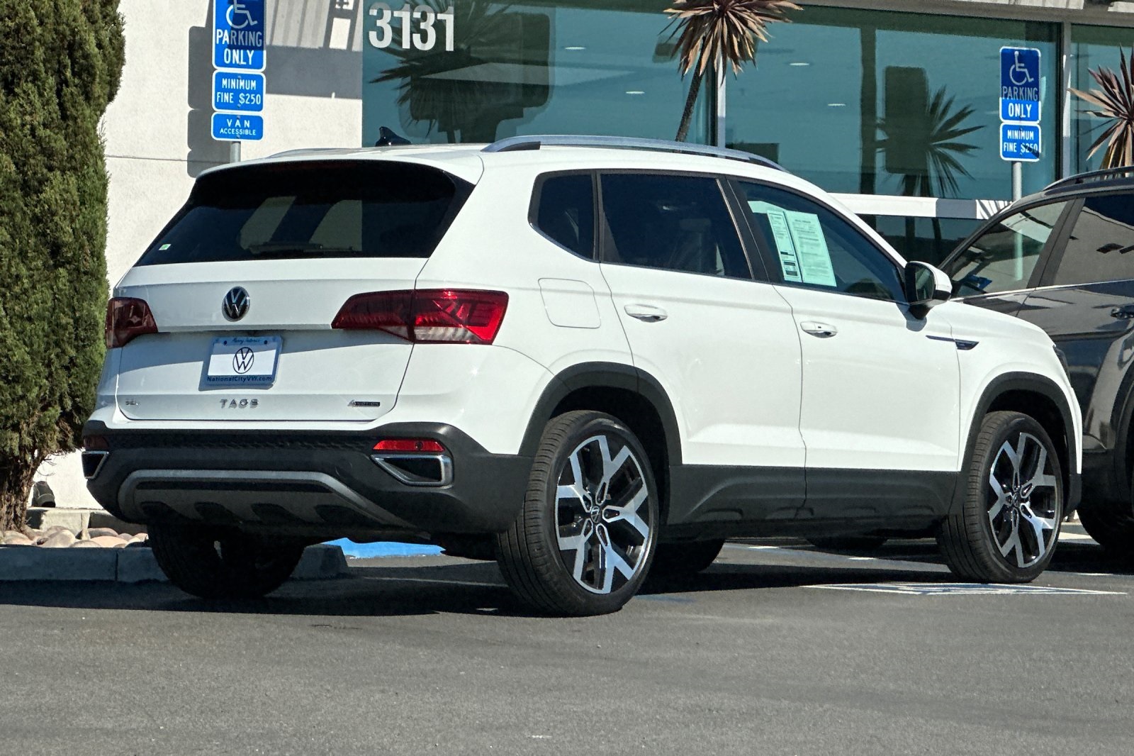 2022 Volkswagen Taos SEL photo 4