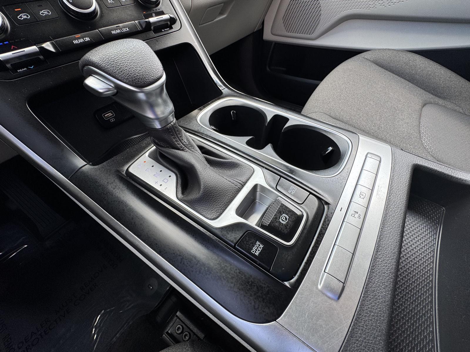 2022 Kia Carnival LX photo 22