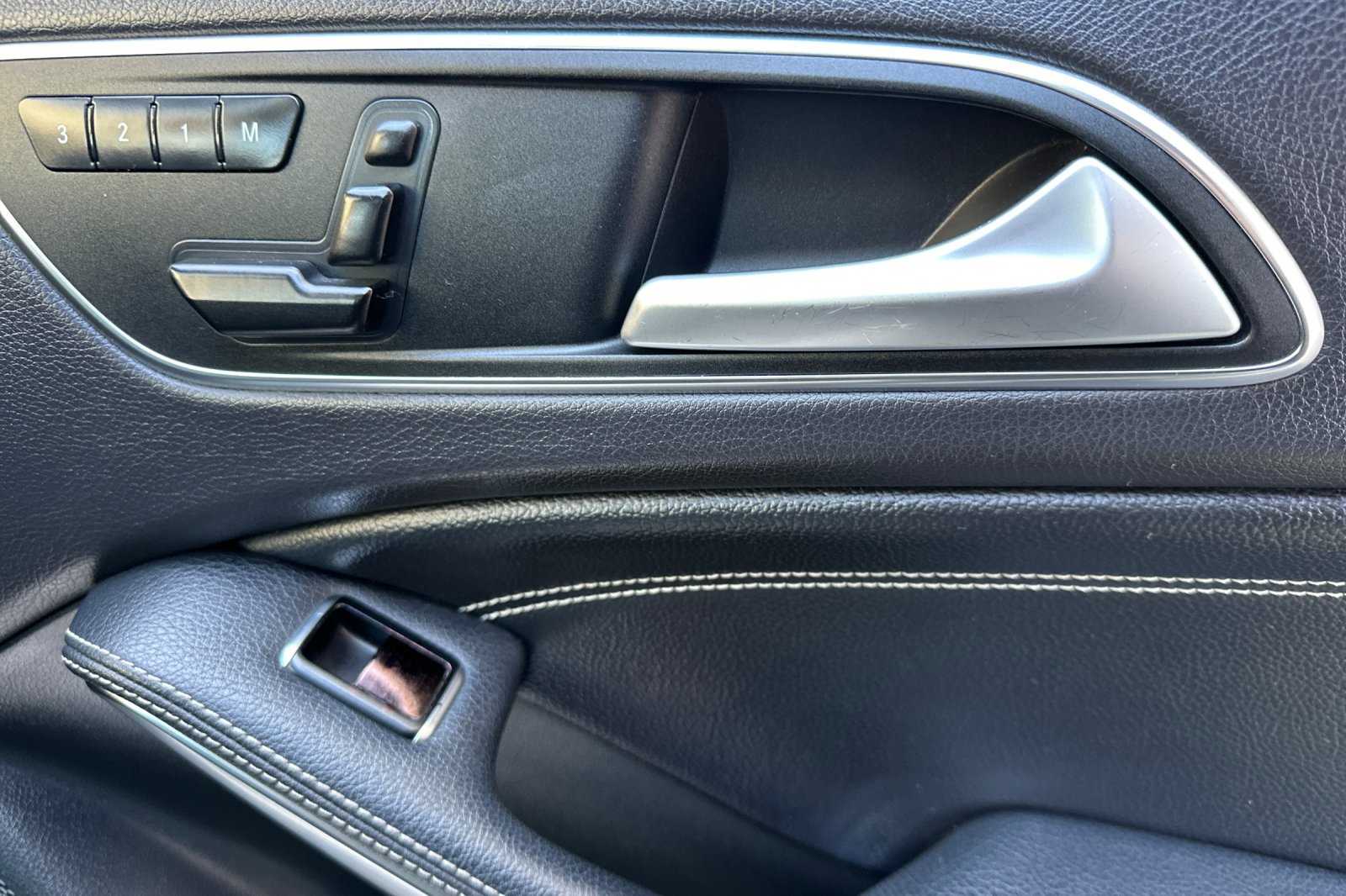 2015 Mercedes Benz GLA 250 4MATIC photo 14
