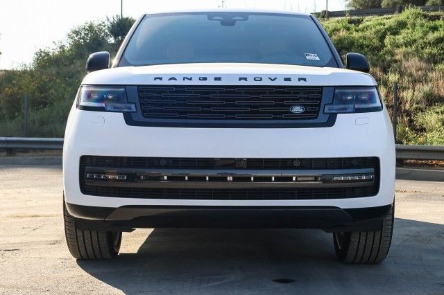 2025 Land Rover Range Rover SE photo 2