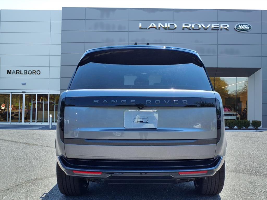 2025 Land Rover Range Rover SE photo 7