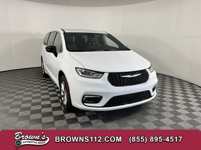 2026 Chrysler Pacifica Select's photo