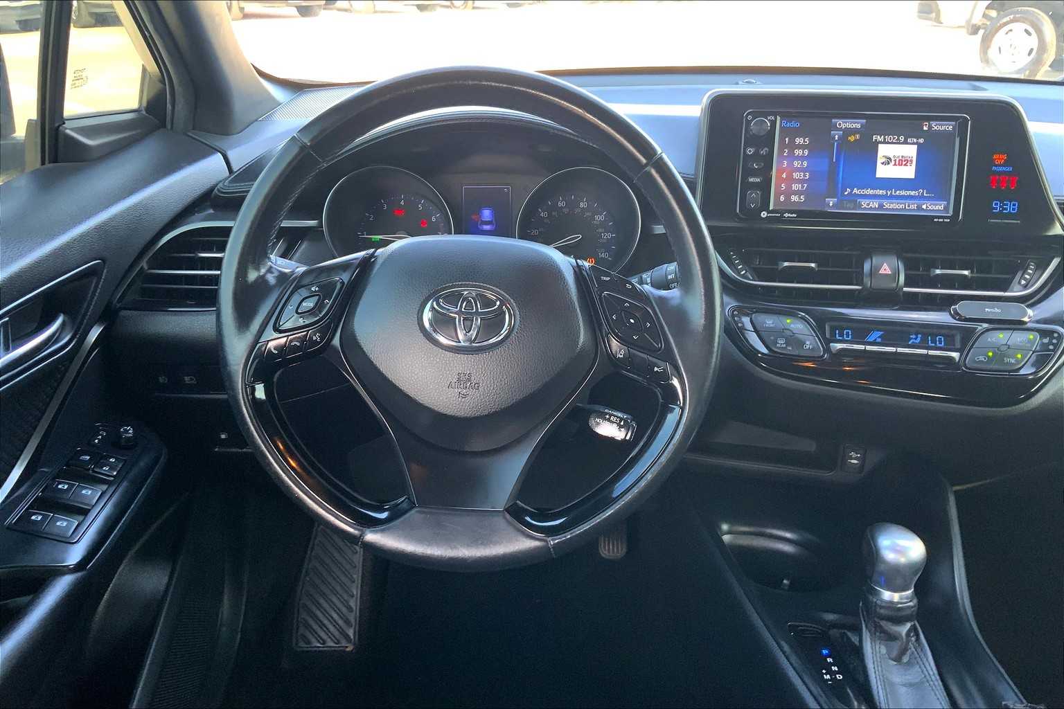 2018 Toyota C-HR XLE Premium photo 5