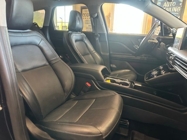 2022 Lincoln Corsair Standard photo 22